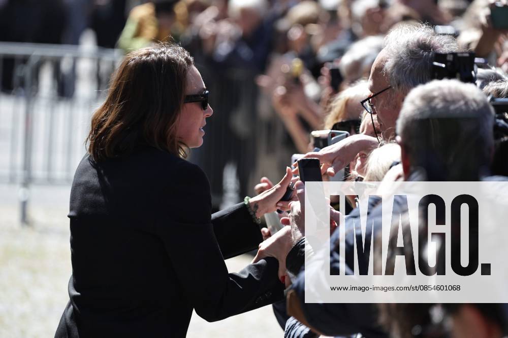 Funeral of the French actress Nathalie Baye PHOTOPQR LE PARISIEN LP Fred Dugit Paris 24 04 2026 Culture Paris Ve , le 24 04 2026 Obsèques de lactrice française Nathalie Baye à léglise parisienne de Saint Sulpice Laura Smet, fille de Nathalie Baye LP Fred Dugit 24 April 2026, Paris 5th arrondissement , France Funeral of the French actress Nathalie Baye at the Church of Saint Sulpice in Paris Local Caption LP Fred Dugit Paris 75 France