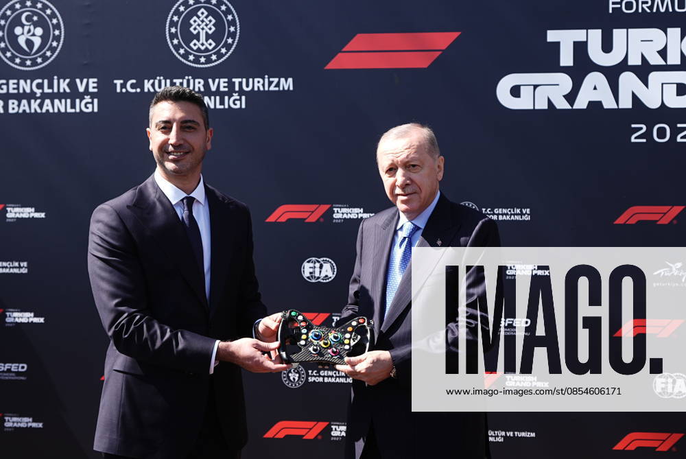 Turkish President Recep Tayyip Erdogan attends F1 Turkiye GP debut ISTANBUL, TURKIYE - APRIL 24: Turkish President Recep Tayyip Erdogan (R) attends the launch of Formula 1 Grand Prix of Turkiye held outside the Dolmabahce Presidential Office in Istanbul, Turkiye on April 24, 2026. Hakan Akgun Anadolu Istanbul Turkey. Editorial use only. Please get in touch for any other usage.