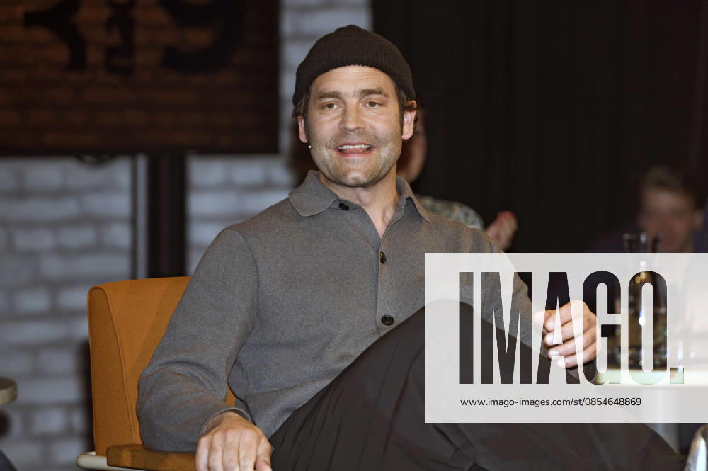 Bosse at the recording of the RB talk show 3nach9 at Radio Bremen Studio Bremen, 24 04 2026 Foto:xC.xNiehausx xFuturexImagex 3nach9_6420