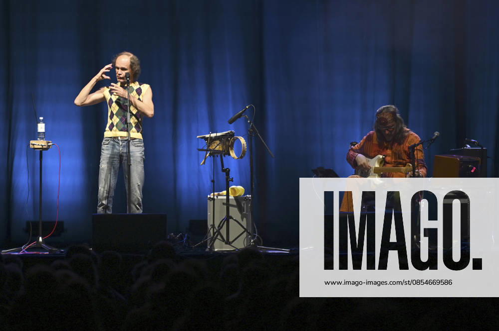 Olaf Schubert with his program Jetzt oder now live at the Swiss Life Hall Hannover, 24 04 2026 Foto:xR.xKeuntjex xFuturexImagex schubert_6402