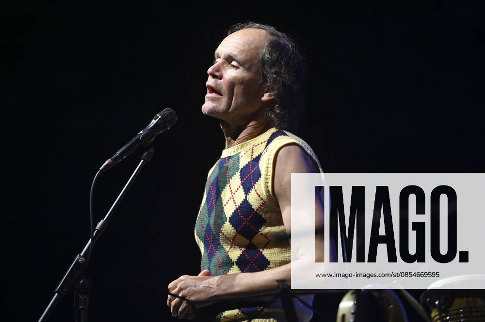 Olaf Schubert with his program Jetzt oder now live at the Swiss Life Hall Hannover, 24 04 2026 Foto:xR.xKeuntjex xFuturexImagex schubert_6407