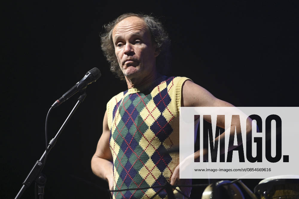Olaf Schubert with his program Jetzt oder now live at the Swiss Life Hall Hannover, 24 04 2026 Foto:xR.xKeuntjex xFuturexImagex schubert_6419