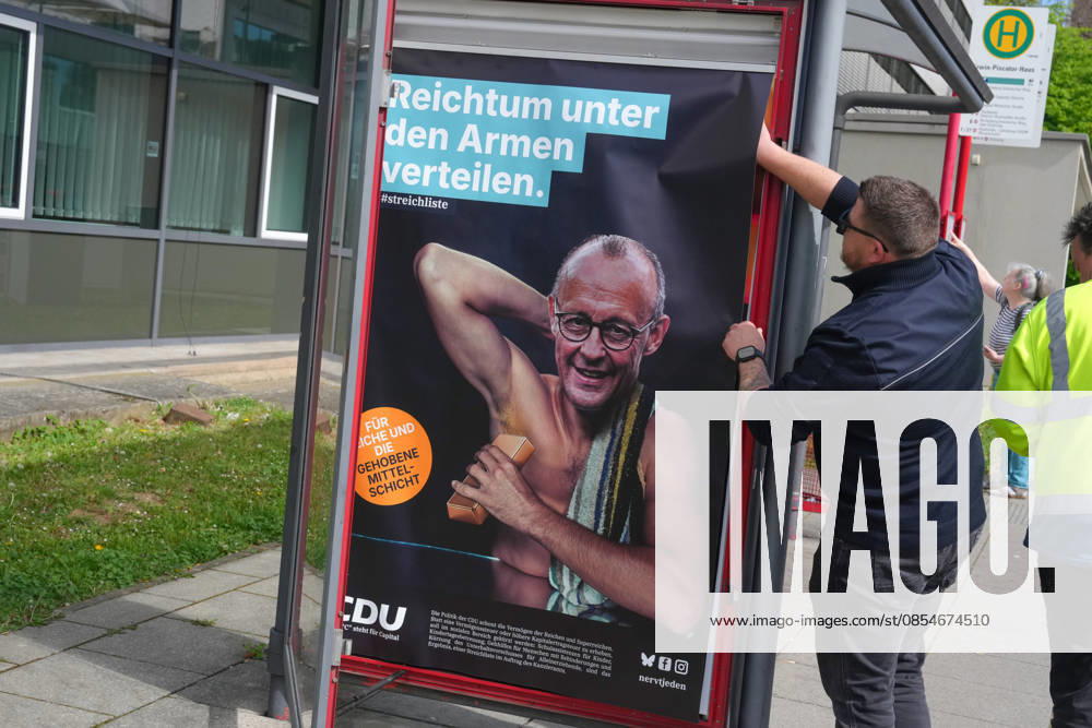 Protest posters against the CDU on the fringes of the CDA federal conference Employees of the city of Marburg remove arbitrarily placed protest posters against Chancellor Merz and the CDU at a bus stop opposite the event hall for the 41st federal conference of the CDA in Marburg, 25 04 2026 Marburg Hessen Germany
