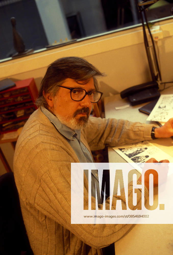 Portrait of Jacques Tardi illustrator at his place in the 90s Lionel Derimais opale photo