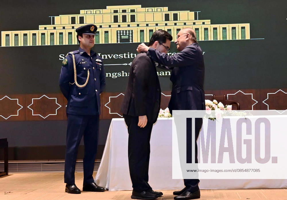 President of Pakistan, Asif Ali Zardari confers Sitara-i-Pakistan upon Prof. Pan Xiangbin during a special investiture ceremony, in Changsha on Monday, April 27, 2026. (PPI Images).