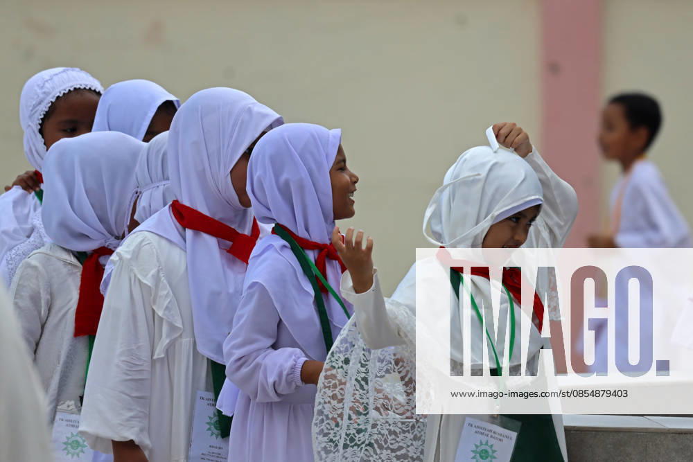 Kindergarteners children performing tawaf around a miniature Kaaba during Hajj manasik education at the Aceh Hajj Embarkation Dormitory in Banda Aceh City, Aceh province, Indonesia on Monday, April 27, 2026. The activity which was attended by thousands of kindergarten students, aims to introduce the procedures for Hajj to children from an early age. Banda Aceh Indonesia - ZUMAs340 20260427_zip_s340_019