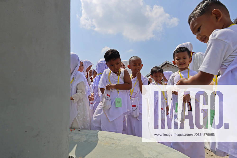 Kindergarteners children throw jumrah during Hajj manasik education at the Aceh Hajj Embarkation Dormitory in Banda Aceh City, Aceh province, Indonesia on Monday, April 27, 2026. The activity which was attended by thousands of kindergarten students, aims to introduce the procedures for Hajj to children from an early age. Banda Aceh Indonesia - ZUMAs340 20260427_zip_s340_011