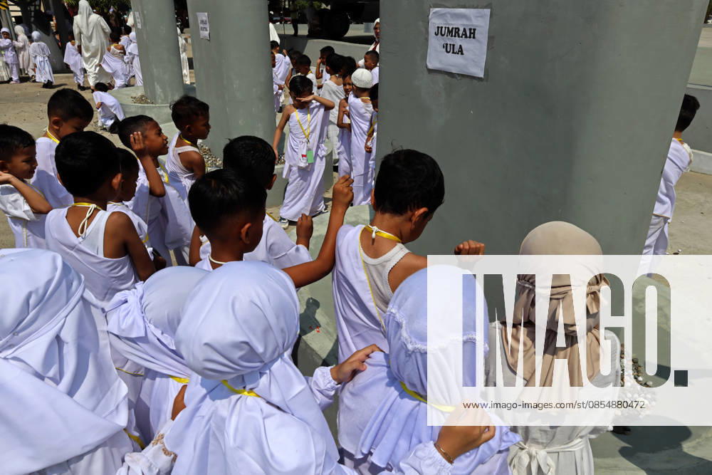 Kindergarteners children throw jumrah during Hajj manasik education at the Aceh Hajj Embarkation Dormitory in Banda Aceh City, Aceh province, Indonesia on Monday, April 27, 2026. The activity which was attended by thousands of kindergarten students, aims to introduce the procedures for Hajj to children from an early age. Banda Aceh Indonesia - ZUMAs340 20260427_zip_s340_006