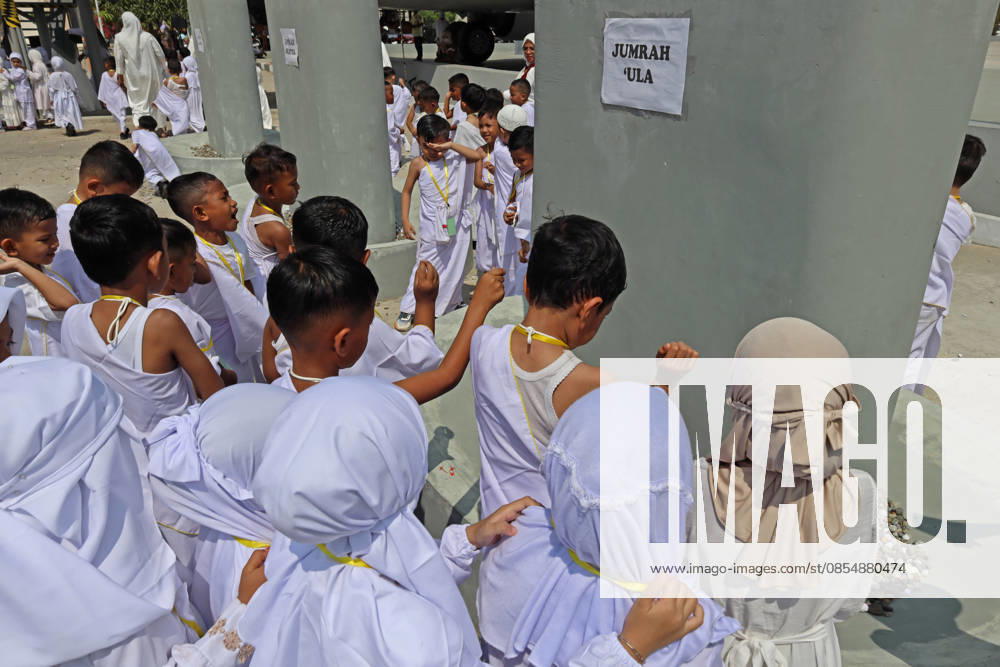 Kindergarteners children throw jumrah during Hajj manasik education at the Aceh Hajj Embarkation Dormitory in Banda Aceh City, Aceh province, Indonesia on Monday, April 27, 2026. The activity which was attended by thousands of kindergarten students, aims to introduce the procedures for Hajj to children from an early age. Banda Aceh Indonesia - ZUMAs340 20260427_zip_s340_008