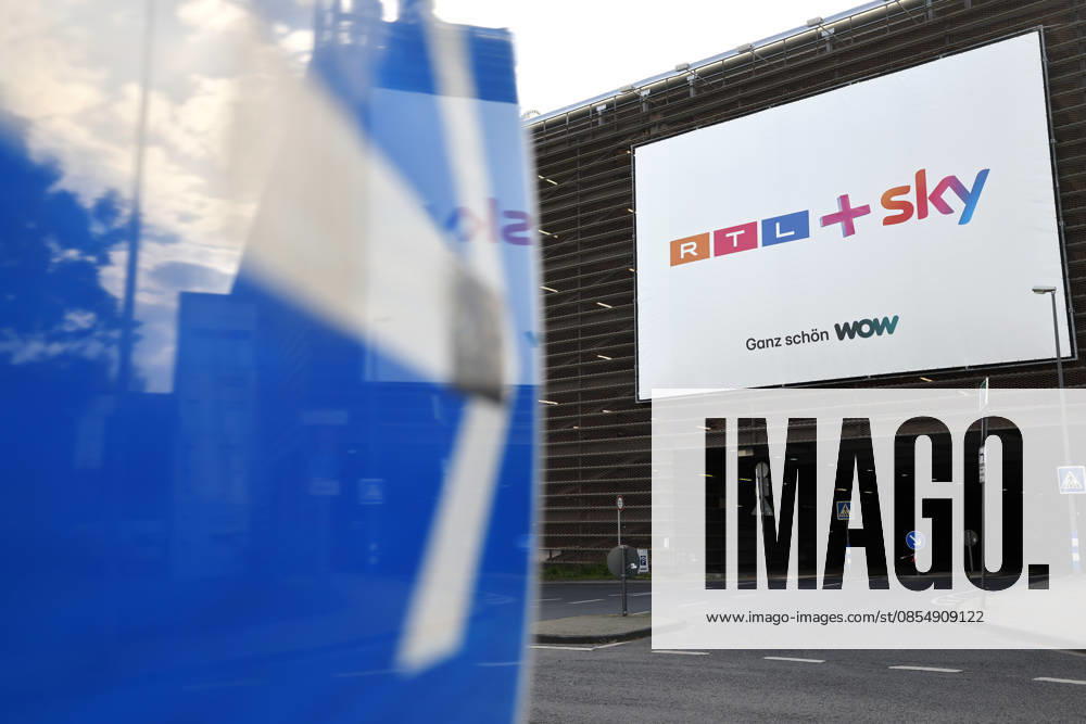 A poster near the headquarters of the TV station RTL on Picassoplatz in Cologne Deutz announces the merger of RTL and Sky RTL is in a crisis of quota pressure and strong streaming competition With the purchase of Sky Deutschland on June 1, 2026 for at least 150 million euros, the Cologne-based broadcaster is planning a liberating blow Theme image, symbolic image C
