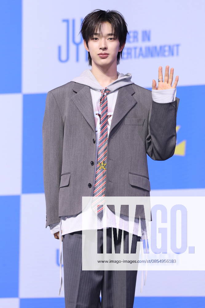 S. Korean boy group Nexz S. Korean boy group Nexz Tomoya, a member of South Korean boy group Nexz, poses for a photo during a showcase for the group s second single album Mnchk in Seoul on April 27, 2026. (Yonhap) 2026-04-28 14:41:16 < 1980-2026 YONHAPNEWS AGENCY. .> ¼¿ïƯº°½Ã