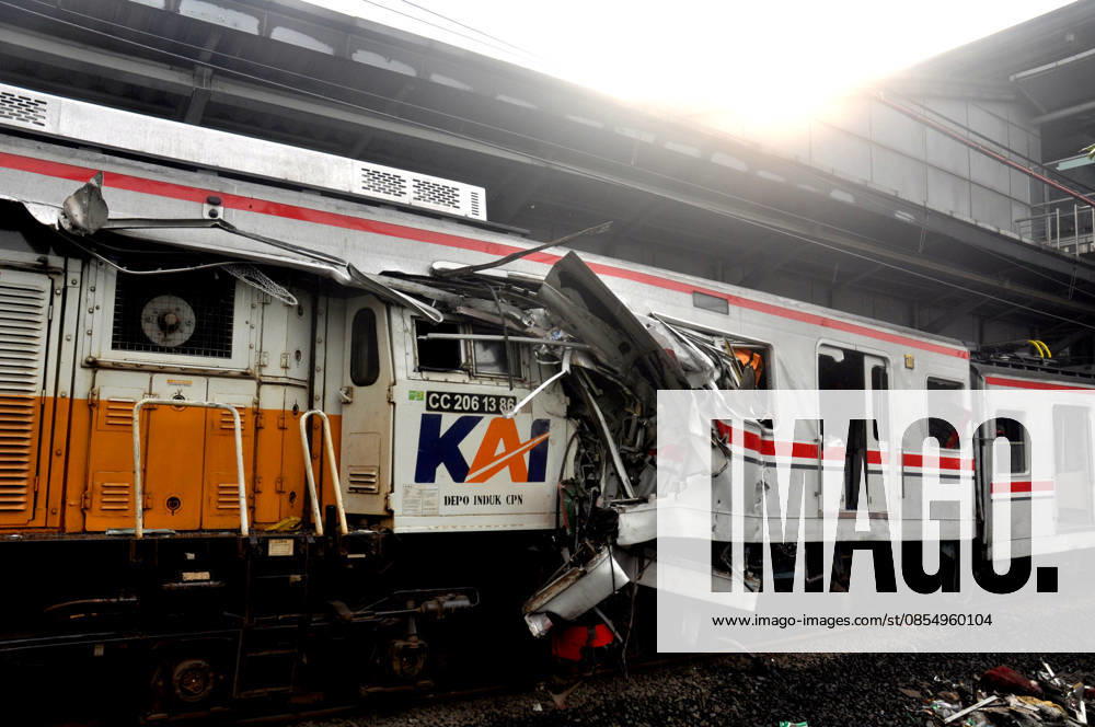 Officers Evacuate Victims Of A Train Accident At East Bekasi Station. Joint officers evacuate victims from the KRL carriage following an accident involving the KRL Commuter Line and the Argo Bromo train at East Bekasi Station, West Java, Indonesia, on April 28, 2026. Jakarta Indonesia