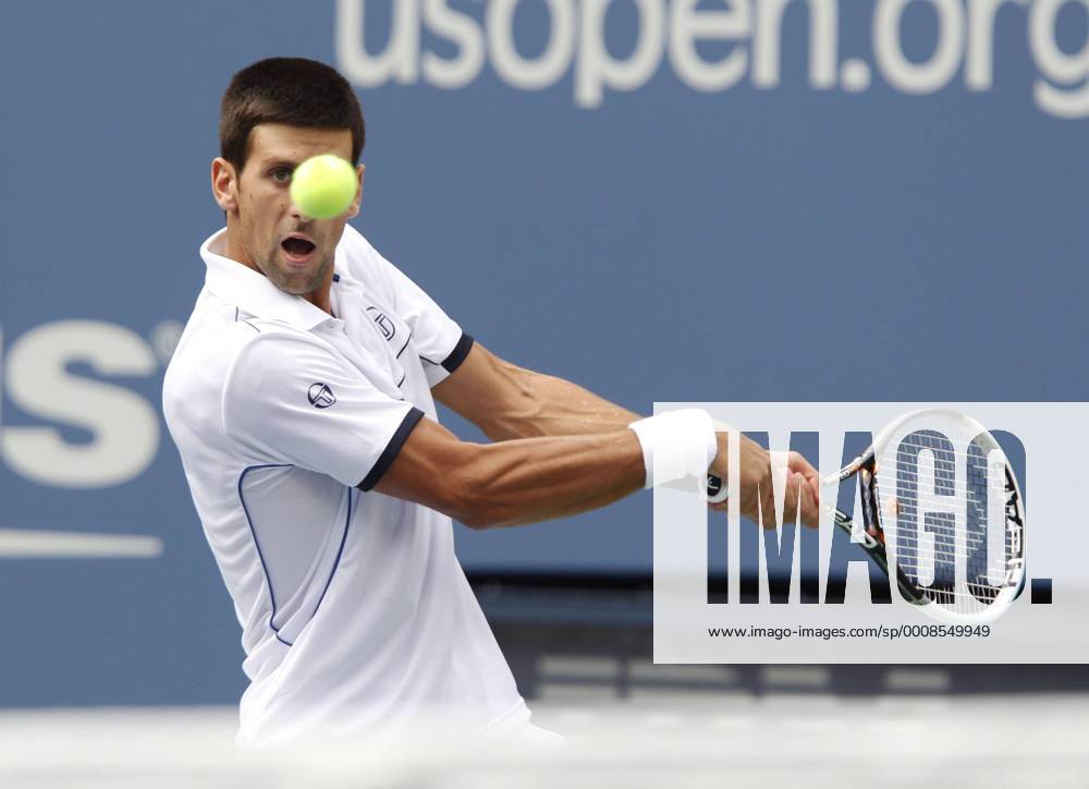 US Open 2011, USTA Billie Jean King National Tennis Center, Flushing Meadows, New York,ITF Grand Slam Tennis Tournament, Novak Djokovic (SRB),Aktion,Einzelbild,Halbkörper,Querformat