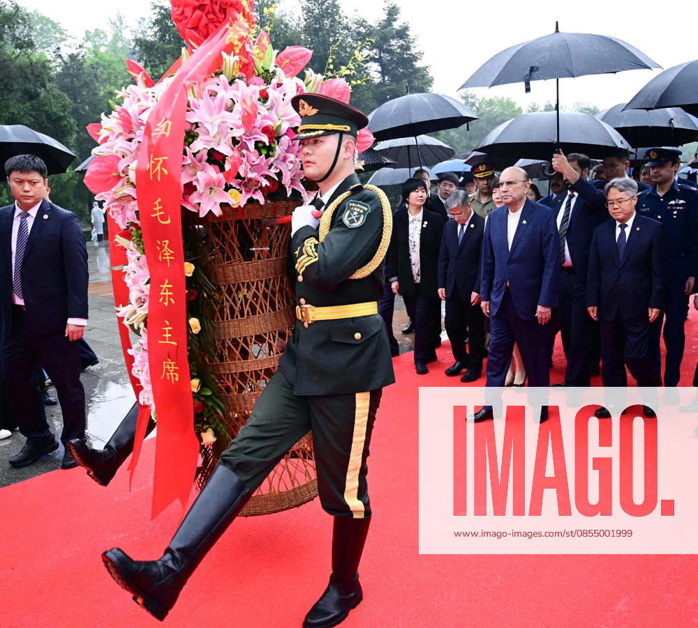 President of Pakistan, Asif Ali Zardari lays a wreath at the statue of Chairman Mao Zedong, at Statue Square in Shaoshan on Tuesday, April 28, 2026. (PPI Images).