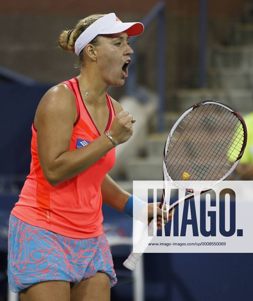 US Open 2011, USTA Billie Jean King National Tennis Center, Flushing Meadows, New York,ITF Grand Slam Tennis Tournament,Angelique Kerber (GER) macht die faust und jubelt,Jubel,Emotion, Einzelbild,Halbkörper,Hochformat