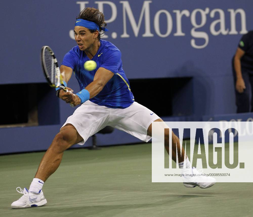 US Open 2011, USTA Billie Jean King National Tennis Center, Flushing Meadows, New York,ITF Grand Slam Tennis Tournament,Rafael Nadal(ESP),Aktion,Einzelbild,Ganzkörper,Querformat