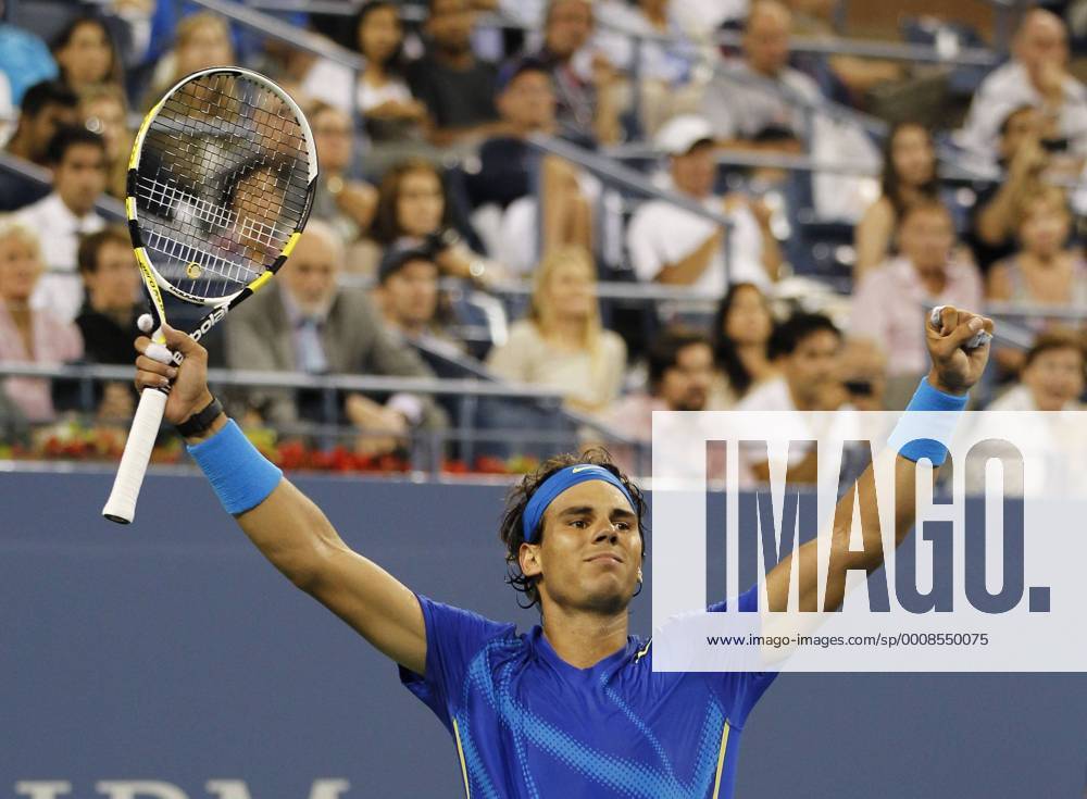 US Open 2011, USTA Billie Jean King National Tennis Center, Flushing Meadows, New York,ITF Grand Slam Tennis Tournament,Rafael Nadal(ESP) streckt die Arme in die Luft und jubelt,Jubel,Emotion, Einzelbild,Halbkörper,Querformat