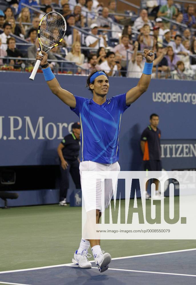 US Open 2011, USTA Billie Jean King National Tennis Center, Flushing Meadows, New York,ITF Grand Slam Tennis Tournament,Rafael Nadal (ESP) macht die Faust und jubelt,Jubel,Emotion, Einzelbild,Ganzkörper,Hochformat