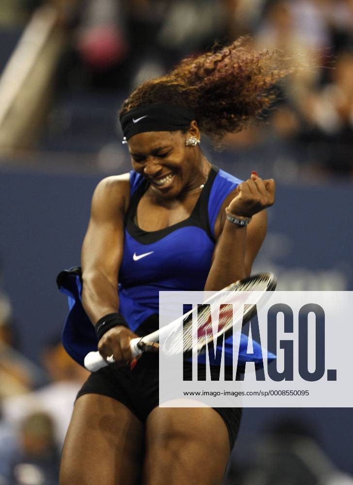 US Open 2011, USTA Billie Jean King National Tennis Center, Flushing Meadows, New York,ITF Grand Slam Tennis Tournament,Serena Williams(USA) jubelt nach ihrem Sieg,Jubel,Emotion, Einzelbild,Halbkörper,Hochformat