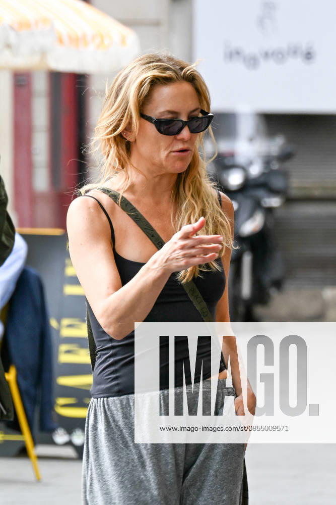 Exclusive Kate Hudson strolls around Paris, France, in a casual outfit with friends on April 28, 2026 Bestimage Exclusive Kate Hudson strolls around Paris, France, in a casual outfit with friends on April 28, 2026 Paris France