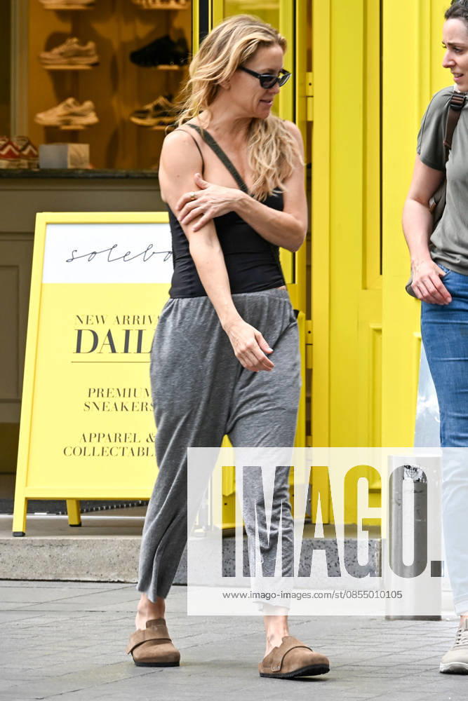 Exclusive Kate Hudson strolls around Paris, France, in a casual outfit with friends on April 28, 2026 Bestimage Exclusive Kate Hudson strolls around Paris, France, in a casual outfit with friends on April 28, 2026 Paris France