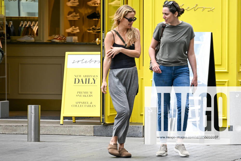Exclusive Kate Hudson strolls around Paris, France, in a casual outfit with friends on April 28, 2026 Bestimage Exclusive Kate Hudson strolls around Paris, France, in a casual outfit with friends on April 28, 2026 Paris France