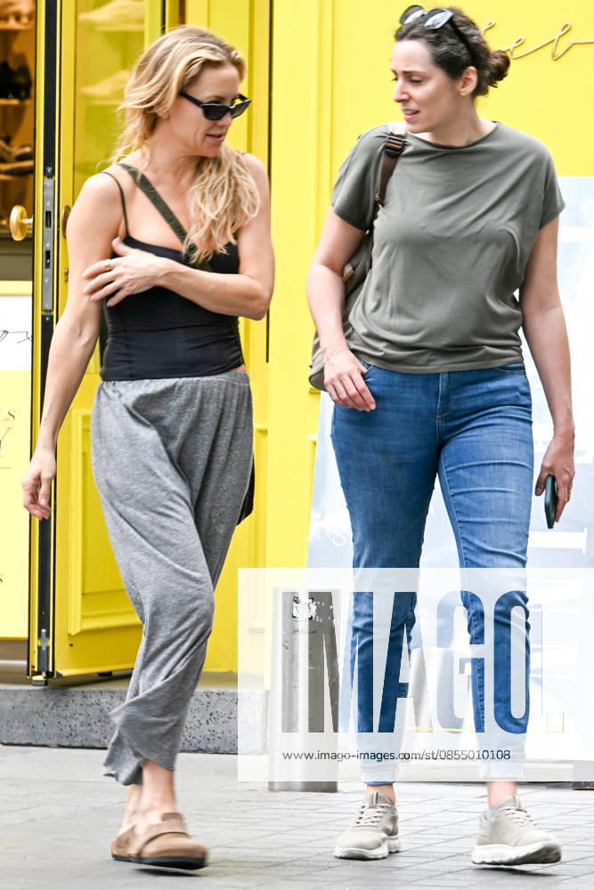Exclusive Kate Hudson strolls around Paris, France, in a casual outfit with friends on April 28, 2026 Bestimage Exclusive Kate Hudson strolls around Paris, France, in a casual outfit with friends on April 28, 2026 Paris France