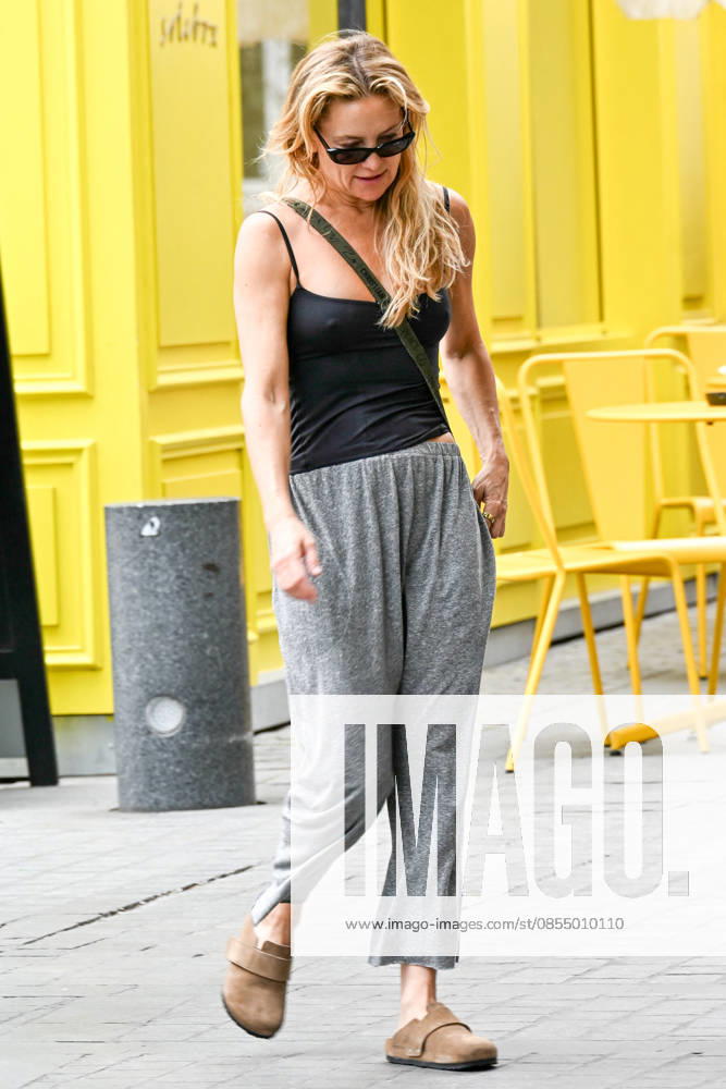 Exclusive Kate Hudson strolls around Paris, France, in a casual outfit with friends on April 28, 2026 Bestimage Exclusive Kate Hudson strolls around Paris, France, in a casual outfit with friends on April 28, 2026 Paris France