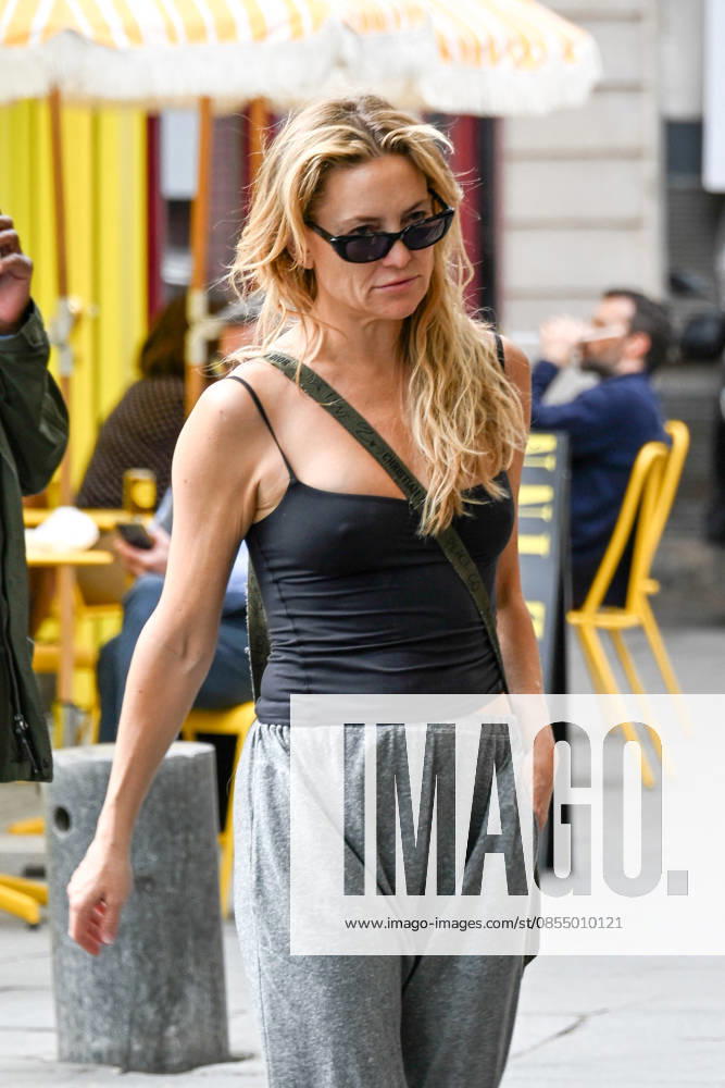 Exclusive Kate Hudson strolls around Paris, France, in a casual outfit with friends on April 28, 2026 Bestimage Exclusive Kate Hudson strolls around Paris, France, in a casual outfit with friends on April 28, 2026 Paris France