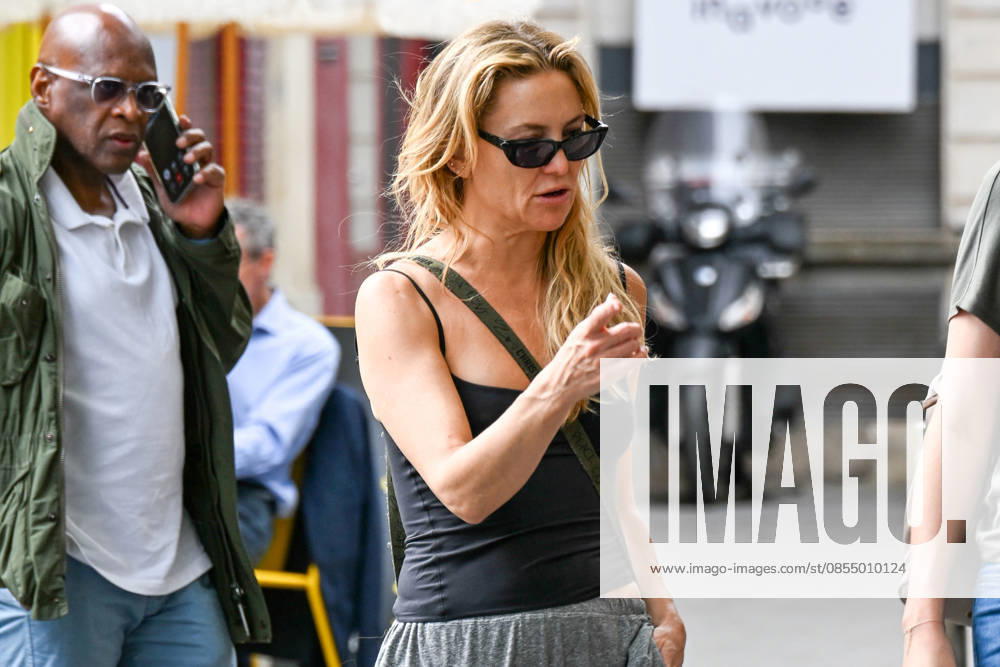 Exclusive Kate Hudson strolls around Paris, France, in a casual outfit with friends on April 28, 2026 Bestimage Exclusive Kate Hudson strolls around Paris, France, in a casual outfit with friends on April 28, 2026 Paris France