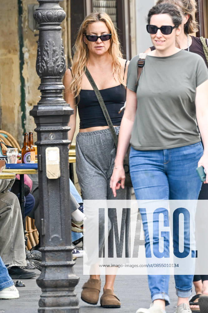 Exclusive Kate Hudson strolls around Paris, France, in a casual outfit with friends on April 28, 2026 Bestimage Exclusive Kate Hudson strolls around Paris, France, in a casual outfit with friends on April 28, 2026 Paris France