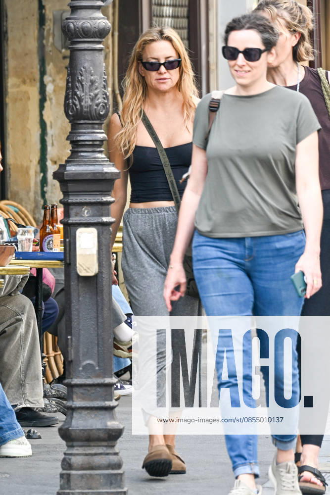 Exclusive Kate Hudson strolls around Paris, France, in a casual outfit with friends on April 28, 2026 Bestimage Exclusive Kate Hudson strolls around Paris, France, in a casual outfit with friends on April 28, 2026 Paris France