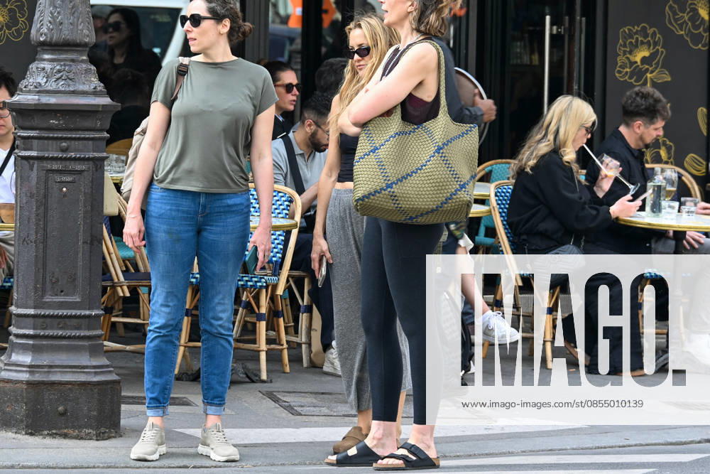 Exclusive Kate Hudson strolls around Paris, France, in a casual outfit with friends on April 28, 2026 Bestimage Exclusive Kate Hudson strolls around Paris, France, in a casual outfit with friends on April 28, 2026 Paris France