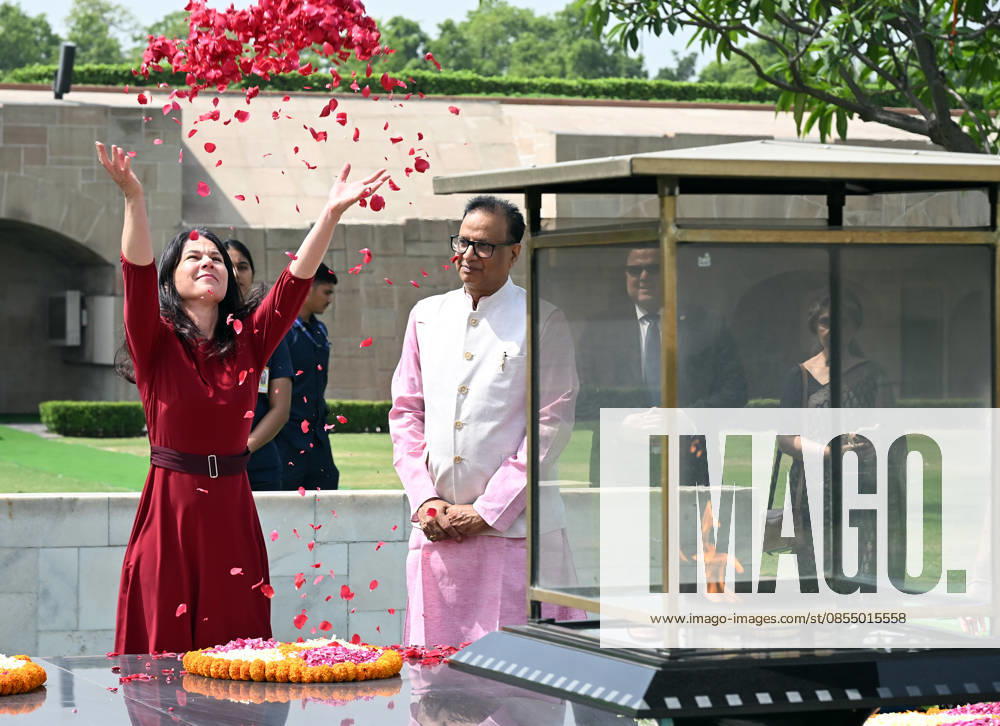 President of the United Nations General Assembly Annalena Baerbock pays floral tribute to Mahatma Gandhi New Delhi, Apr 28 (ANI): President of the United Nations General Assembly Annalena Baerbock pays floral tribute to Mahatma Gandhi at Rajghat, in New Delhi on Tuesday. New Delhi Delhi India