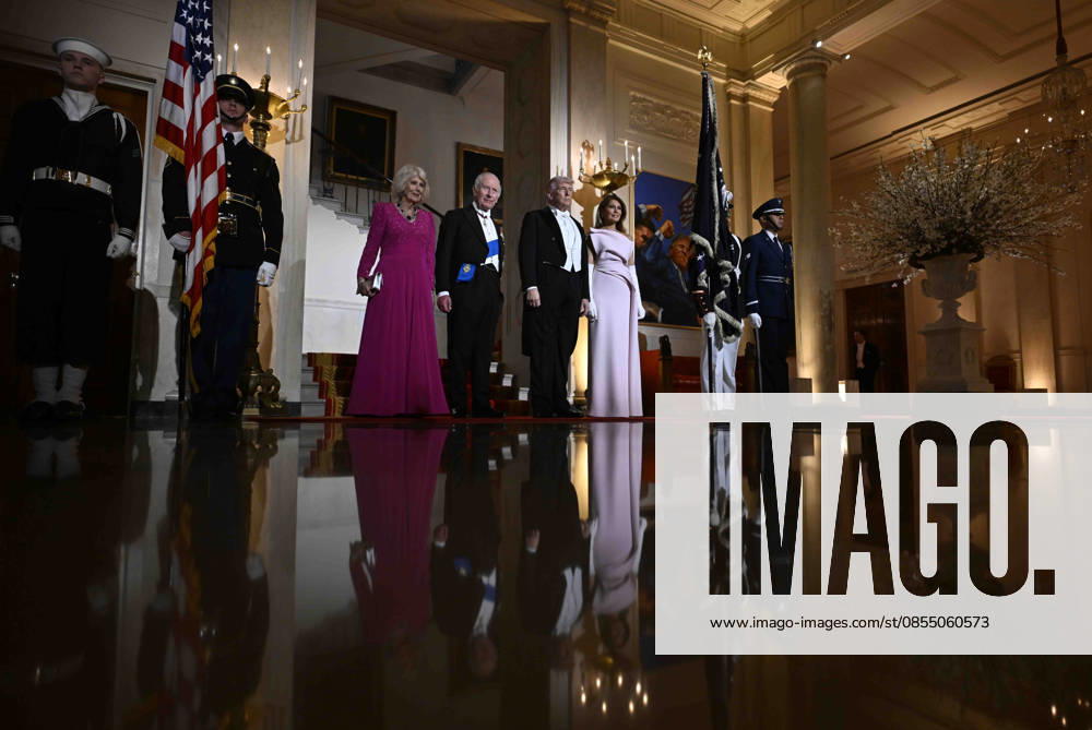 President Donald Trump and first lady Melania Trump pose for a photo with Britain s King Charles III and Queen Camilla before a state dinner at the White House on Tuesday, April 28, 2026 in Washington, D.C. Charles spoke to a joint session of Congress earlier in the day, and attended several events with U.S. President Donald Trump. ( WAX20280428217 CraigxHudson