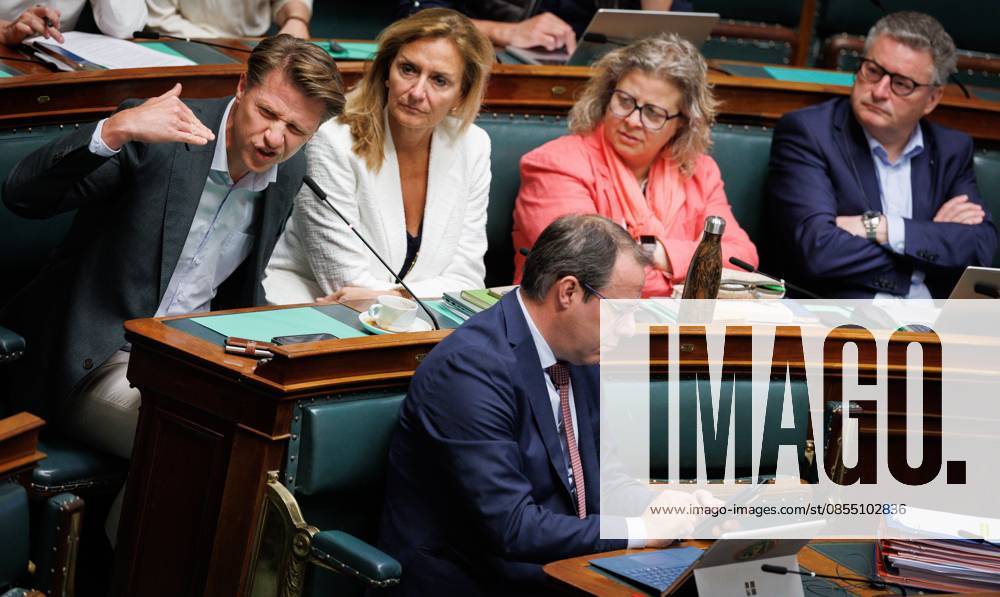 N-VA s Axel Ronse, N-VA s Kathleen Depoorter, N-VA s Sophie De Wit, CD&V s Koen Van den Heuvel and Vice-prime Minister and minister of Economy and Work David Clarinval pictured during a plenary session of the Chamber at the Federal Parliament in Brussels, Wednesday 29 April 2026. EMILExWINDAL 172351831