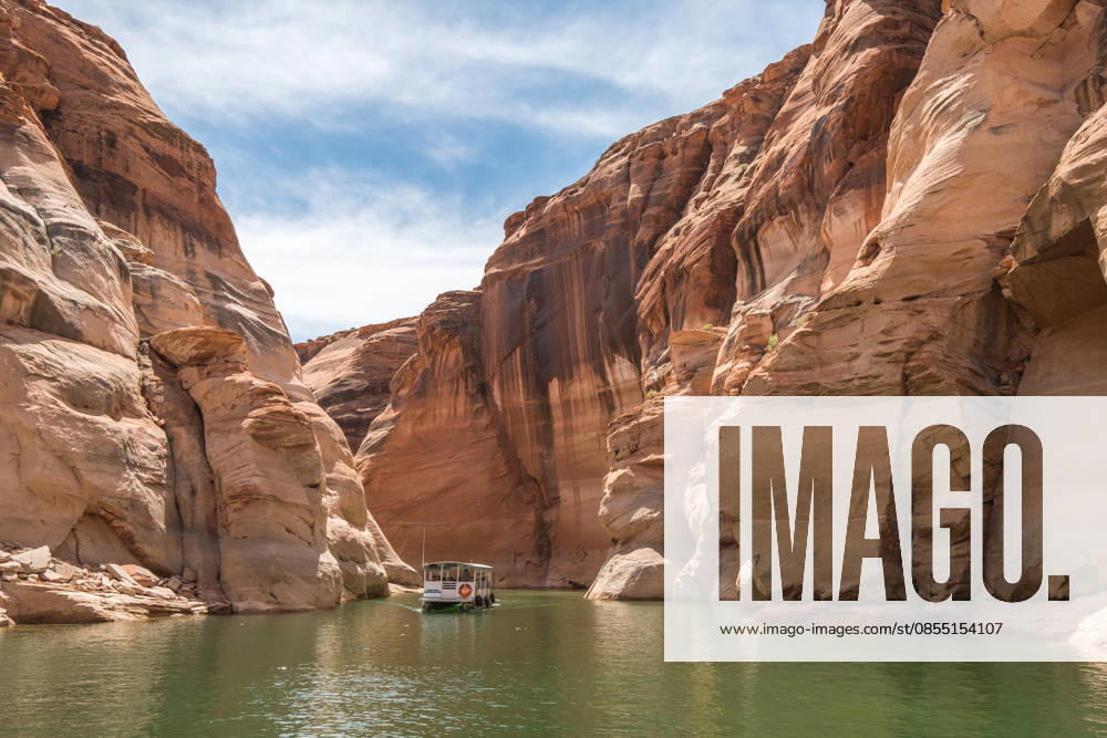 Lake Powell, AZ, USA - 05 02 2017: Houseboat Amidst Majestic Canyons Oljato-Monument Valley, Arizona, United States R_YECJHG260428AE-2009874-01