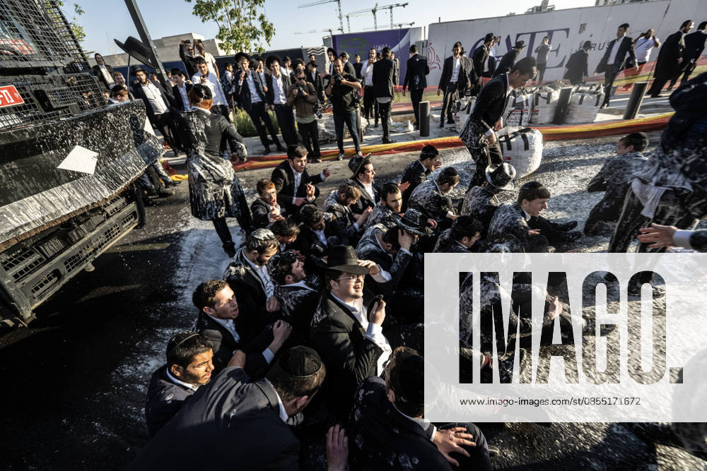 Hundreds of Haredi protesters opposed to mandatory military service in Israel block road leading into West Jerusalem JERUSALEM - APRIL 29: Hundreds of Ultra-Orthodox (Haredi) Jews block the main entrance road and a central bridge leading to West Jerusalem on April 29, 2026, to protest the detention of community members accused of draft evasion. The demonstrators, opposing mandatory military service for religious students, brought traffic to a standstill for several hours before Israeli police intervened to disperse the crowd. Mostafa Alkharouf Anadolu Jerusalem Israel. Editorial use only. Please get in touch for any other usage.