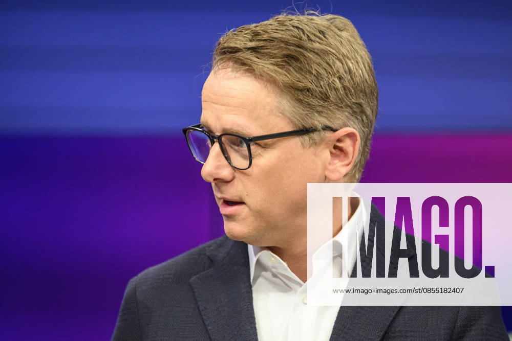 V l Carsten Linnemann, CDU Secretary General , GER, Berlin, Studio, as a guest on Maischberger, political talk show, TV, format, with presenter Sandra Maischberger, Das Erste, from Adlershof Am Studio 20, April 29, 2026,