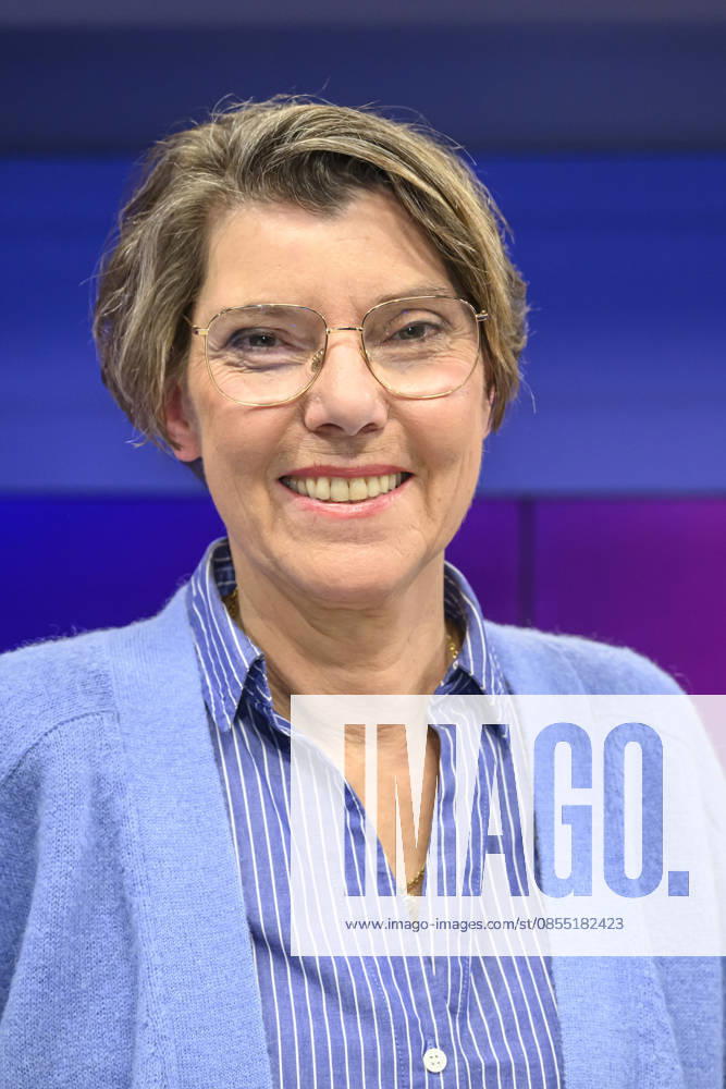 V l Bettina Böttinger presenter , GER, Berlin, Studio, as a guest on Maischberger, political talk show, TV, format, with presenter Sandra Maischberger, Das Erste, from Adlershof Am Studio 20, April 29, 2026,