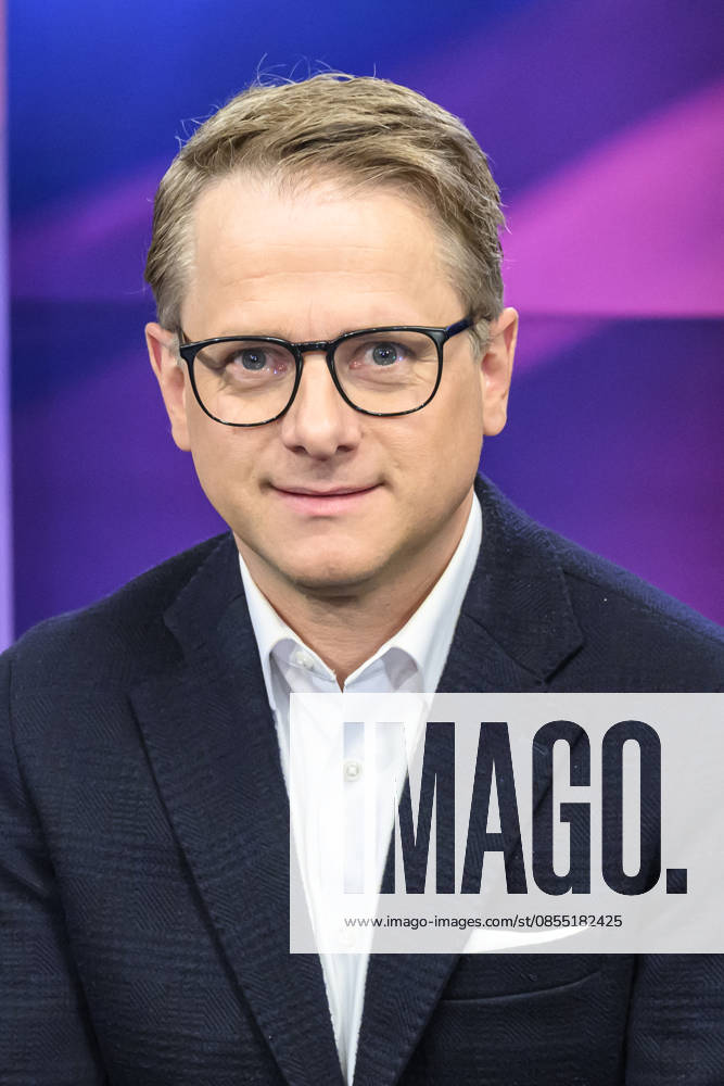 V l Carsten Linnemann, CDU Secretary General , GER, Berlin, Studio, as a guest on Maischberger, political talk show, TV, format, with presenter Sandra Maischberger, Das Erste, from Adlershof Am Studio 20, April 29, 2026,