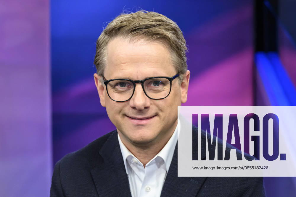 V l Carsten Linnemann, CDU Secretary General , GER, Berlin, Studio, as a guest on Maischberger, political talk show, TV, format, with presenter Sandra Maischberger, Das Erste, from Adlershof Am Studio 20, April 29, 2026,