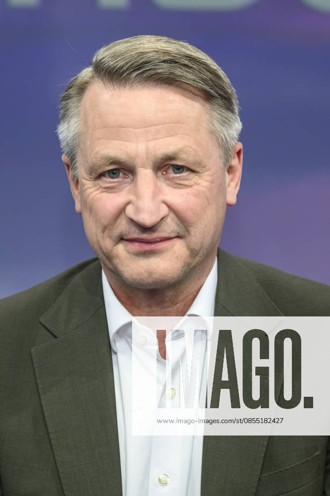 V l Nikolaus Blome Head of Politics RTL ntv , GER, Berlin, Studio, guest on Maischberger, political talk show, TV, format, with presenter Sandra Maischberger, Das Erste, from Adlershof Am Studio 20, April 29, 2026,