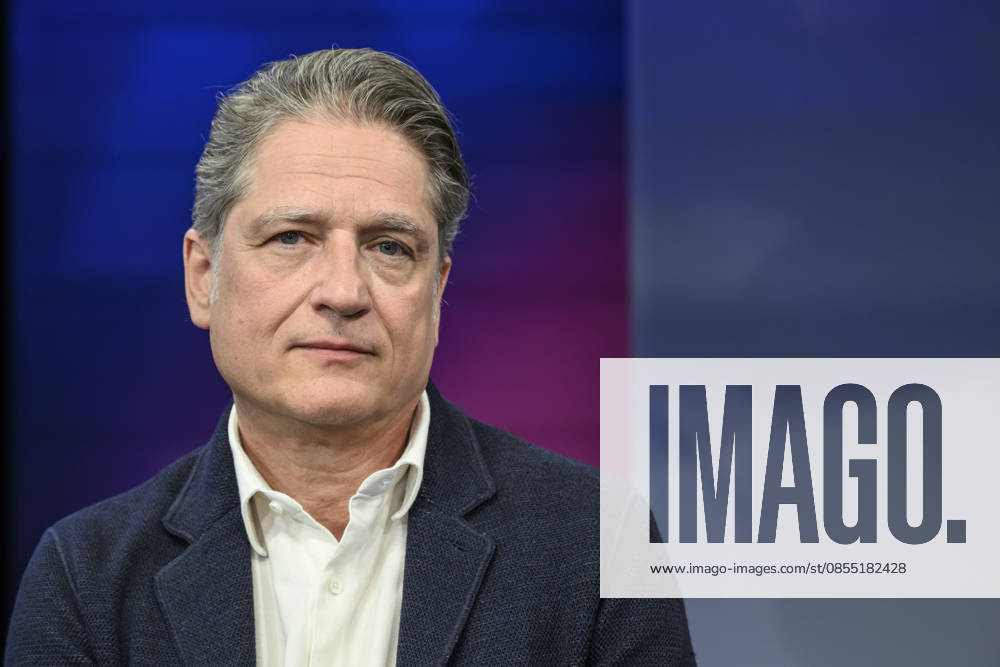 V l Jakob Augstein publisher, Der Freitag , GER, Berlin, studio, guest on Maischberger, political talk show, TV, format, with presenter Sandra Maischberger, Das Erste, from Adlershof Am Studio 20, April 29, 2026,
