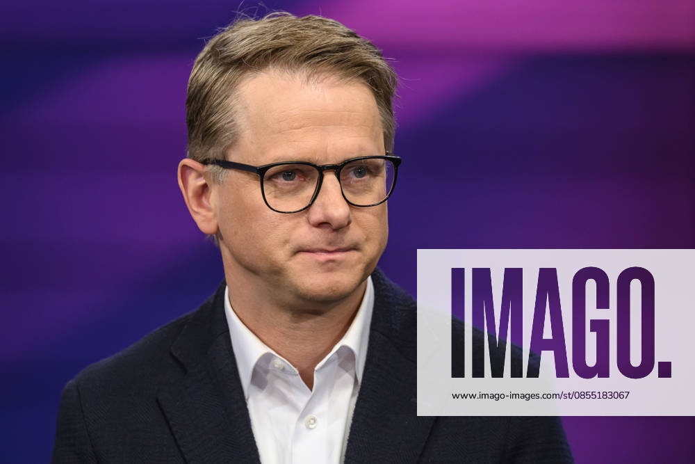 V l Carsten Linnemann, CDU Secretary General , GER, Berlin, Studio, as a guest on Maischberger, political talk show, TV, format, with presenter Sandra Maischberger, Das Erste, from Adlershof Am Studio 20, April 29, 2026,