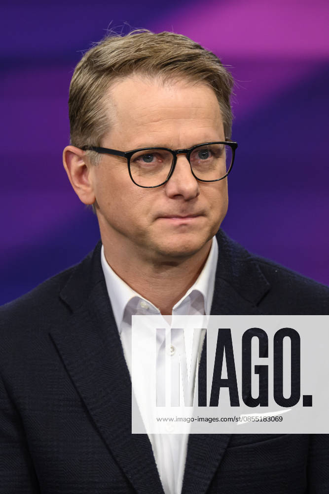 V l Carsten Linnemann, CDU Secretary General , GER, Berlin, Studio, as a guest on Maischberger, political talk show, TV, format, with presenter Sandra Maischberger, Das Erste, from Adlershof Am Studio 20, April 29, 2026,