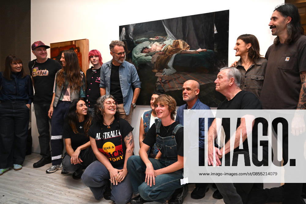 ARCHIBALD PACKING ROOM PRIZE, Sean Layh poses for photos with the packing room staff after winning the Packing Room Prize with his portrait of actor Jacob Collins as part of the 2026 Archibald Prize at the Art Gallery of New South Wales in Sydney, Thursday, April 30, 2026. ( NO ARCHIVING Sydney New South Wales Australia