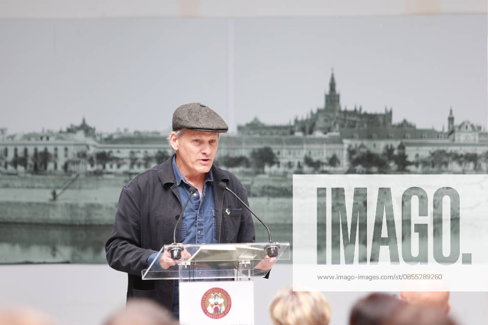 Viggo Mortensen presents at the University of Seville the poetry book Another Night at Sea The actor and publisher Viggo Mortensen takes part in the tribute that the University of Seville pays to the poet Kevin Power On April 30, 2026 in Seville Andalusia, Spain The actor Viggo Mortensen participates in the presentation of the work of the poet Kevin Power, published by his publisher, Perceval Press, an event with which the University of Seville has wanted to pay tribute to the poet, art critic and professor of British origin and Spanish nationalized 30 APRIL 2026 Rocí Seville Andalucia, Spain Seville Andalucia, Spain Spain Spain