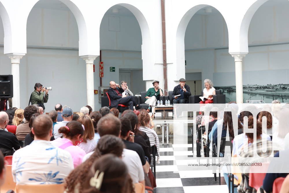 Viggo Mortensen presents at the University of Seville the poetry book Another Night at Sea The actor and publisher, Viggo Mortensen 2d , participates in the tribute that the University of Seville pays to the poet Kevin Power On April 30, 2026 in Seville Andalusia, Spain The actor Viggo Mortensen participates in the presentation of the work of the poet Kevin Power, published by his publisher, Perceval Press, an act with which the University of Seville has wanted to pay tribute to the poet, art critic and professor of British origin and Spanish nationalized 30 APRIL 2026 Rocí Seville Andalucia, Spain Seville Andalucia, Spain Spain Spain