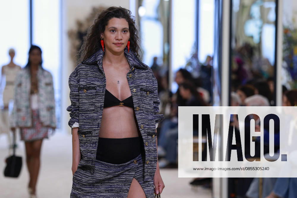 Kaya Wilkins, the pregnant model who walked the runway for Chanel Okay Kaya her stage name Chanel N°2 Collection Croisière 2026 2027 Chanel Cruise fashion show at the Casino municipal de Biarritz, on April 28, 2026 Olivier Borde Betimage A model walks the runway at the Chanel Cruise 2025 fashion show at the Biarritz Municipal Casino, France, on April 28, 2026 Biarritz France